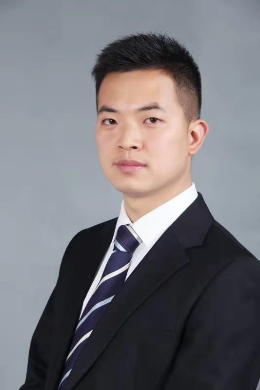 谢建军，律师，武汉理工大学，2009年通过司法考试并从事律师工作，擅长领域：企业合规管理、股权结构、税务筹划、建设施工、疑难民商事纠纷、投融资策略及风险分析、刑事辩护；坚持股权设计、税务筹划与合同审查同时进行的顶层理念，整体一揽子解决和防御企业和企业家的外部的刑、商、税风险.为企业发展把控风险，为企业发展保驾护航。
