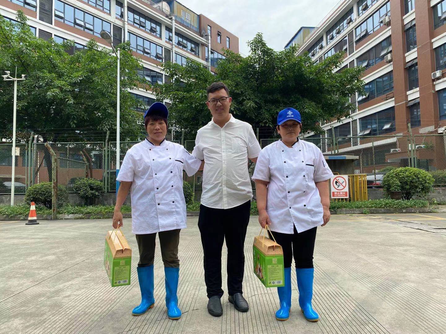 中秋节福利发放现场