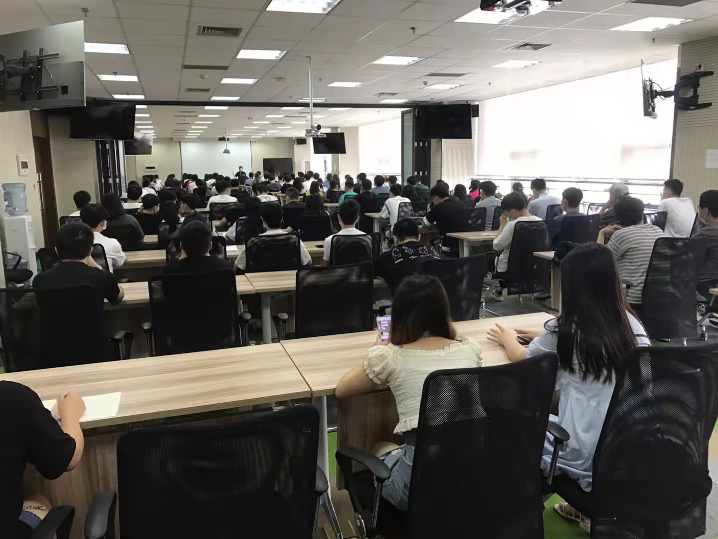 某医药公司培训现场